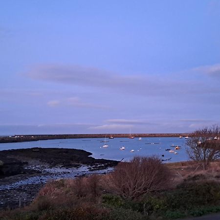 Boathouse Hotel Holyhead Exterior foto
